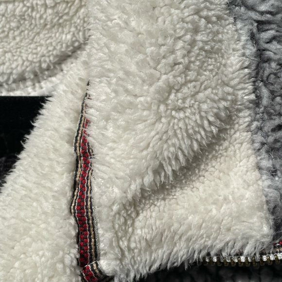 Grizzly Sherpa Tan Thick Fuzzy Soft Quarter Zip Pullover Sweater Sz large - Picture 6 of 8